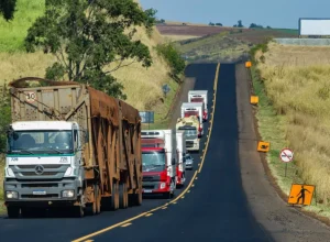 teste_toxicologico__caminhões na estrada foto roberto dziura -AEN