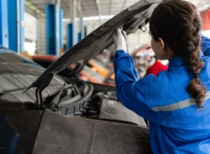Setor automotivo vivencia ascensão feminina Créditos: Envato