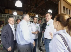 curitiba_eduardo e prefeitos com ratinho (1)