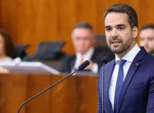 Leite faz o primeiro pronunciamento como governador para seu segundo mandato no Piratini - Foto: Itamar Aguiar / Palácio Piratini