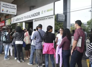 Em comparação com o mesmo período de 2022, a taxa de desocupação caiu 1,2 pontos percentuais - Foto: José Cruz (Agência Brasil)