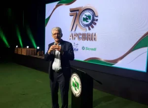 Genética do gado paranaense e qualidade do leite são destaque em aniversário de associação - Na foto, o secretário de Estado da Agricultura e do Abastecimento, Norberto Ortigara Foto: Evandro Fadel/Seab-Pr