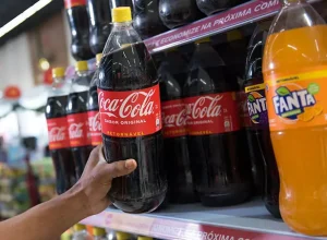 garrafas-retornaveis-pet-mercado-plastico-767x452-mobile