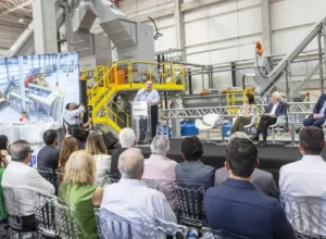 Greca inaugura fábrica com capacidade para reciclar 1,2 bilhão de garrafas pet por ano
