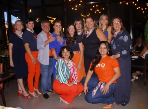 A vereadora Indiara Barbosa, (NOVO), de Curitiba, (PR), está participando de encontros promovidos pelo partido em alguns Estados para fortalecer as candidaturas femininas na política brasileira.