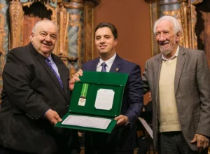 Rafael Greca, prefeito de Curitiba, Rafael Maia, sócio-fundador da agência Air Promo e Darci Piana, vice-governador do Paraná Créditos: Pedro Ribas