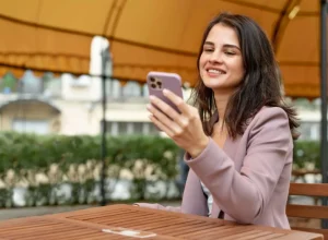 Novas regras incentivam operadoras a reinventar sua forma de engajamento de usuários. Imagem/Reprodução Freepik