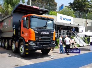 Scania lança 10x4 XT Super