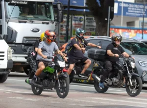 Lei que isenta IPVA de motos até 170 cilindradas é sancionada pelo governador Ratinho Junior Foto: Geraldo Bubniak