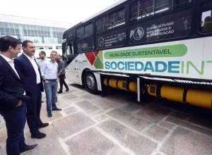 onibus a gas ratinho e eduardo