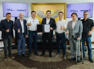 Governador, prefeito e secretários de Pontal do Paraná. foto roberto dziura-aen