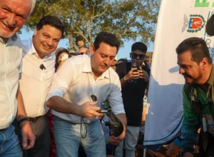 O governador Carlos Massa Ratinho Junior lançou neste sábado (21), em Guaíra, Noroeste do estado, o programa Fomento Turismo, Pesca e Náutica. O lançamento foi durante o Torneio Internacional de Pesca Esportiva de Guaíra, evento filantrópico promovido pela prefeitura do Oeste do Paraná e pela Associação Assistencial de Guaíra, que reuniu 158 equipes de pescas do Paraná, Mato Grosso do Sul e Paraguai. Foto: Gilson Abreu/AEN