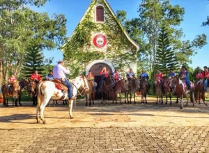 Romeiros vão carregar as imagens de Nossa Senhora das Brotas e de São João Batista pelo percurso - Foto: Clube dos Tropeiros Alma Sem Fronteiras
