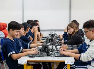 __sala de aula computadores