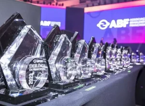 Apolar Imóveis celebra conquista do Selo de Excelência em Franchising