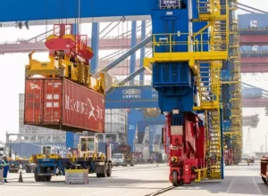 O Tecon Santos, no Porto de Santos, movimentou 296.427 contêineres