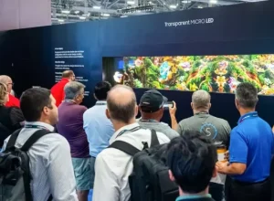 ▲ As incríveis soluções de displays da Samsung, como a The Wall e as telas MICRO LED transparentes, deram as boas-vindas aos visitantes no estande da Samsung na InfoComm 2024