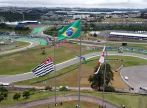 Mastros inaugurados no Autódromo de Interlagos. Crédito: Divulgação
