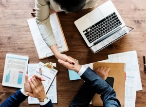 emprego-reuniao-corporativo