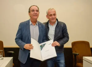 Presidente do Sebrae, Décio Lima, e o presidente do BRDE, João Paulo Kleinübing.