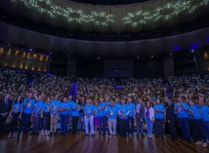 Abertura da feira aconteceu no Teatro Positivo com diretoria executiva do Sebrae/PR, Conselho Deliberativo e lideranças do Paraná. Fotos: Inove.