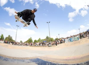 Legenda: Felipe Gustavo manda bela manobra durante treinamento (Crédito: Anthony Acosta/Red Bull Content Pool) 