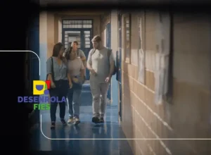 O vídeo da campanha exibe o depoimento de Maria Du Carmo Barros, que realizou o sonho de cursar Enfermagem com o auxílio do Fies - Foto: Reprodução/MEC