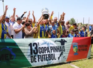 Equipe Real Pinhais comemora a conquista da Série Prata (Foto: PMP)