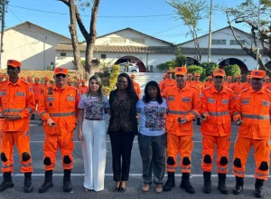 Familiares de vítimas de Brumadinho participam da entrega de viaturas ao Corpo de Bombeiros - Foto: AVABRUM