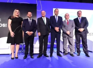 Carla Morando, Pedro Lopes, Geraldo Alckmin, Felício Ramuth, Marcio França e João Galassi, durante abertura da APAS SHOW 2024. Crédito: Dinamic Audiovisual/ Phillipe Acera
