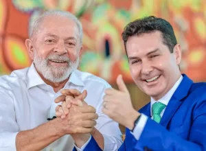 Presidente Lula e o ministro Jader Filho (Cidades) durante o evento de entrega simultânea de unidades do Minha Casa, Minha Vida em quatro estados. Foto; Ricardo Stuckert / PR
