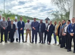 Um termo de cooperação para firmar a parceria foi assinado na última semana, com a presença de representantes de Jurema Águas Quentes e do Senac-PR