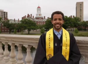 Arthur Abrantes se formou em Harvard em maio de 2022. Imagem de divulgação.