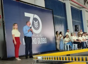 O deputado estadual Tercilio Turini, que propôs a homenagem juntamente com outros parlamentares, participou do evento festivo na sede da empresa.. Créditos: Divulgação/Assessoria Parlamentar