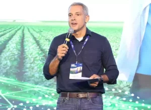Igor Lyra, Head LATAM de Biológicos e Seedcare da Syngenta durante o evento que marcou o novo posicionamento da companhia