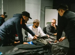 Mizuno recebe Gabigol em sua sede no Japão