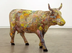 Obra “Pollock Cow" do artista Nelson Leirner, em exposição na CAIXA Cultural Recife. Crédito Foto: Pedro Tressi
