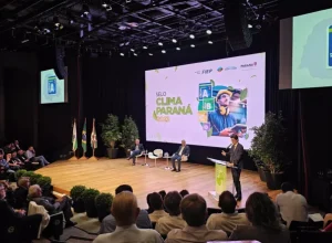 Outorga aconteceu durante o 6º Seminário Paranaense de Logística Reversa. Fotos: Eduardo Pereira