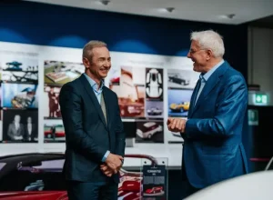 Crédito: Sameday Prod Legenda: Fernando Fabian, sócio diretor da Plaenge) e Silvio Angori, CEO da Pininfarina