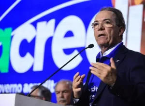 O presidente do Sebrae Décio Lima, durante o lançamento do programa Acredita