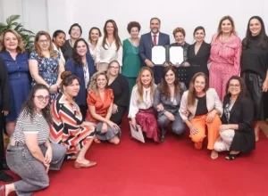 Membros do Tribunal de Justiça do Estado de São Paulo, do Ministério Público de São Paulo e do Instituto Avon.