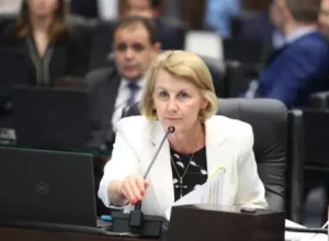 Procurei aproveitar minha experiência de gestora e promover melhorias nas políticas públicas que beneficiam a população”, diz Márcia, que lidera o Bloco de Saúde da Casa.. Créditos: Divulgação/Assessoria Parlamentar