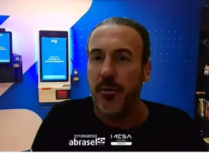 “Precisa mudar a mentalidade que sistema é custo e olhar como receita”, diz Carlos Lino. Foto: Abrasel