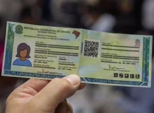 A primeira via da Nova Carteira de Identidade Nacional é gratuita e pode ser obtida até 2032 - Foto: Divulgação