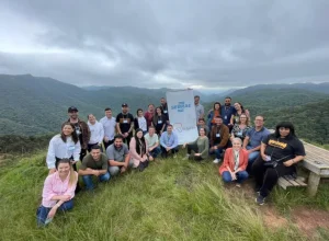 Um dos pontos turísticos visitados foi um mirante, na divisa entre os municípios de Apiai (SP) e Iporanga (SP)