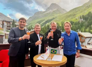 Rodrigo Mathias, CEO da DC Set Group; Dody Sirena, sócio e co-presidente da DC Set Group; Henri Giscard d’Estaing, presidente global do Club Med; Janyck Daudet, CEO do Club Med para América do Sul Crédito: Divulgação/Club Med