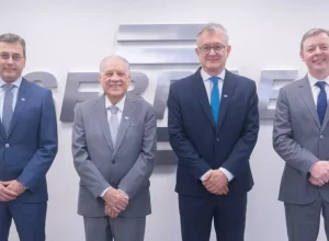 César Rissete, diretor-técnico, Ercílio Santinoni, presidente do CDE, Vitor Tioqueta, diretor-superintendente, e José Gava Neto, diretor de Administração e Finanças do Sebrae/PR