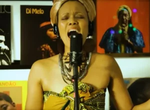 Graciela Soares em apresentação no Festival Candeia em 2022. Foto: Reprodução Youtube