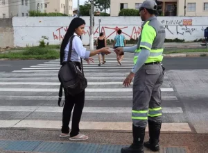 Agentes de mobilidade urbana fazem ações constantes de orientação em Campinas
