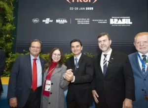 Ana Carolina Medeiros, Celso Sabino e Marcelo Freixo. Foto: David Agüero Muñoz/ MTUR.
